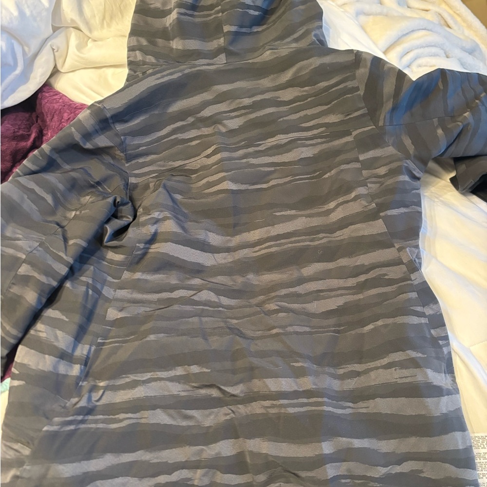 Mountain Hardwear Gray Patterned Jacket - image 5